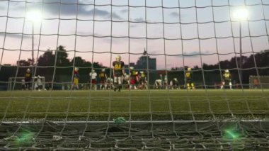 Futbol gates ve Amerikan futbolu. Düzgün ve yavaşça kaymak vurdu