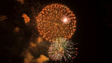 Fireworks uygulamasında şehir, zafer - slowmotion gün 60 fps