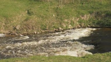 Dağ nehir - slowmotion 60 fps vurdu.