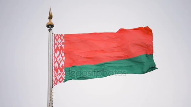 Прапор Білорусі махає крилами на вітрі - slowmotion 180 кадрів в секунду — стокове відео