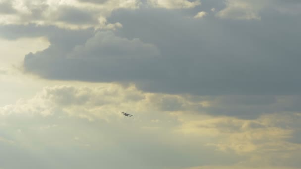 Gökyüzünde - slowmotion küçük aiplane 60 fps — Stok video