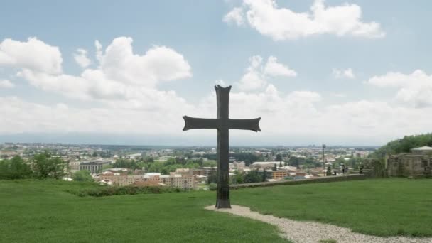 Cruz del templo Bagrati - Georgia, Kutaisi — Vídeo de stock