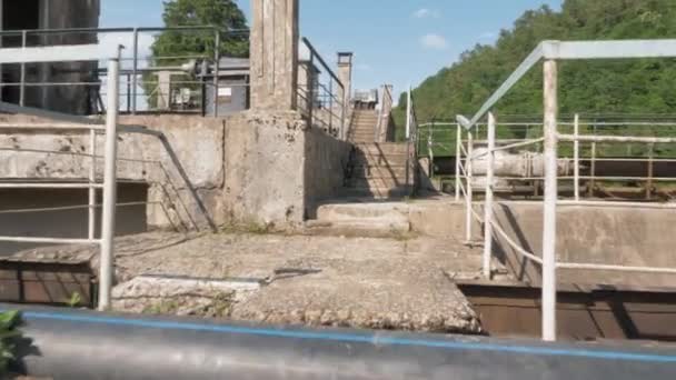 Struktur bendungan di sungai di Georgia — Stok Video