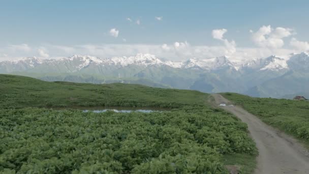 Дорога в горах - площа озера Koruldi, Mestia, Грузія — стокове відео