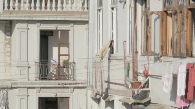 Kadın giysileri ipten, Georgia kaldırır