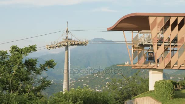 Kabel lano v horách, Batumi, Gruzie — Stock video