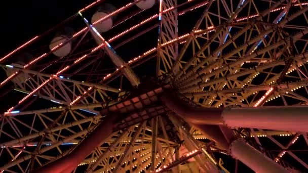 Ferris wheel at night in the city Batumi, Georgia — Stock Video