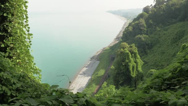 Ferrocarril en el día de verano en uno de los parques más grandes - Batumi, Georgia — Vídeos de Stock