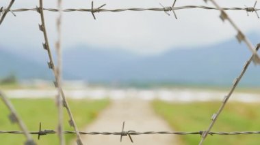 Dikenli tel çit Georgia dağlarda - Havaalanı görünümü