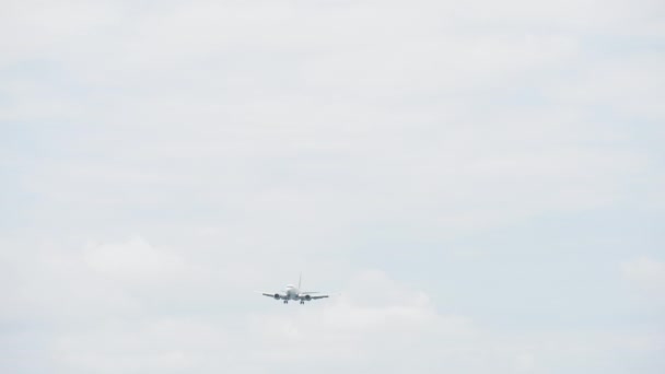 在云中的飞机 — 图库视频影像