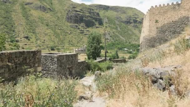 Khertvisi festung ist eine der ältesten festungen georgiens — Stockvideo