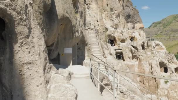 Het oude grot klooster Vardzia - Georgië — Stockvideo