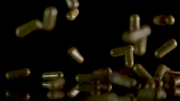 Pill capsules falling on the mirror table. Slowmotion shot, 180 fps — Stock Video