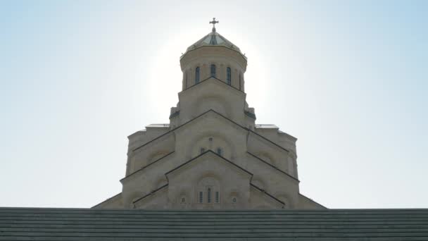 Kathedrale der Heiligen Dreifaltigkeit von Tiflis tsminda sameba - Georgien — Stockvideo