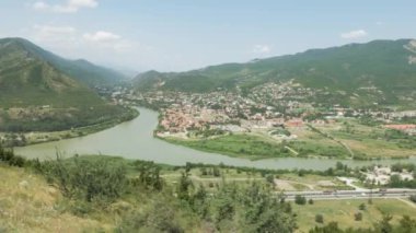 Antik kentin Mtsheta Jvari alanından - Georgia görüntüleyin.