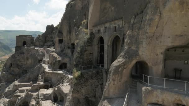 El antiguo monasterio de la cueva Vardzia - Georgia — Vídeos de Stock