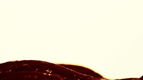 Ketchup concentrato di pomodoro spremuto sul tavolo — Video Stock