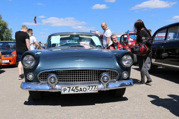 Yoshkar-Ola, Rosja, 02 czerwca 2019: wystawa samochodów i motocykli-Festival-yo Summit 2019-AutoShow-wystawa rzadkich, nastrojone i niezwykłe samochody. — Zdjęcie stockowe