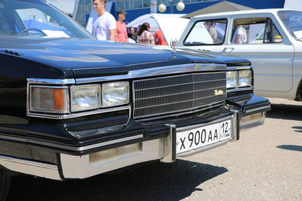 Γιόσκαρ όλα, Ρωσία, 02 Ιουνίου 2019: έκθεση αυτοκινήτων και μοτοσυκλετών-Φεστιβάλ-Συμβούλιο Κορυφής του yo 2019-Autoshow-έκθεση σπάνιων, συντονισμένων και ασυνήθιστων αυτοκινήτων. — Φωτογραφία Αρχείου