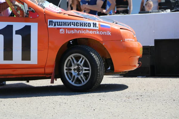 Yoshkar-ola, russland, 2. juni 2019: auto- und motorradausstellung - festival - yo summit 2019 - autoshow - ausstellung seltener, getunter und ungewöhnlicher autos. — Stockfoto