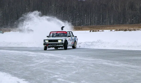 Yoshkar-Ola, Ρωσία, 11 Ιανουαρίου 2020: Έκθεση χειμερινών αυτοκινήτων για την Chri — Φωτογραφία Αρχείου