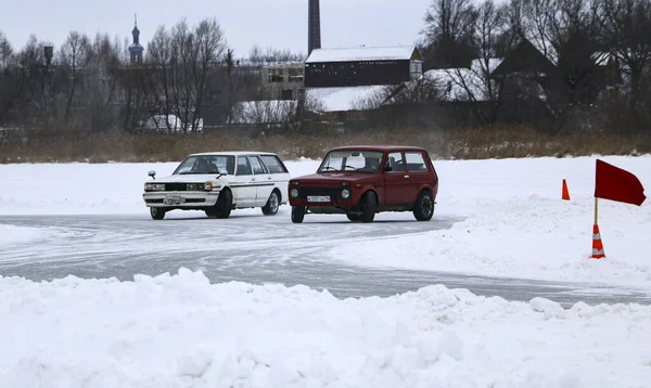 YOSHKAR-OLA, RÚSSIA, JANEIRO 11, 2020: Salão de carros de inverno para Chri — Fotografia de Stock