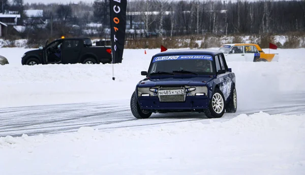 Joschkar-ola, russland, 11. januar 2020: winter car show for chri — Stockfoto