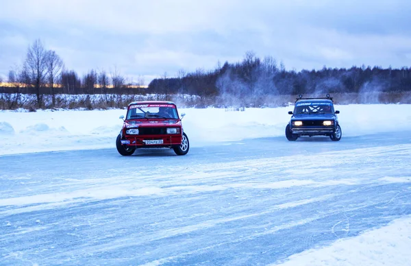 YOSHKAR-OLA, RUSSIA, JANUARY 11, 2020: Winter car show for  Christmas holidays for all comers - single and double drift, racing on  frozen lake. — ストック写真