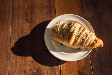 kruvasan mutfakta, üstten görünüm