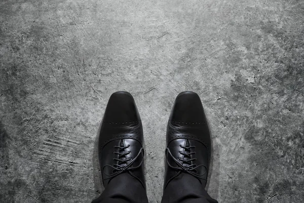 Чорне офіційне взуття бізнесмена, вид зверху — стокове фото