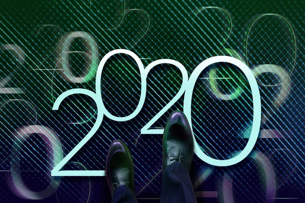 2020 Año Concepto. Sección Baja del Empresario en Negocios Formales — Foto de Stock