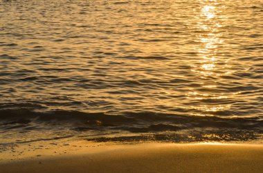 Deniz güneş ışığı yansıtacak