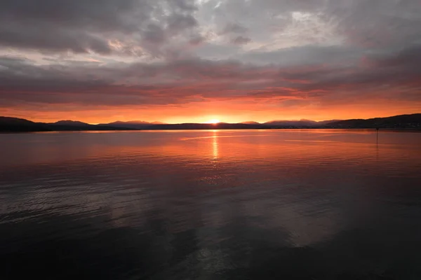 Puesta de sol sobre el mar. —  Fotos de Stock