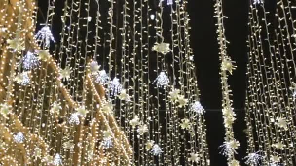 러시아 모스크바 2017 크리스마스와 바닥에서 장식용 황금비 모조품 수있는 집중이 — 비디오
