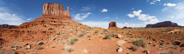 Monumento Valle desierto y picos —  Fotos de Stock