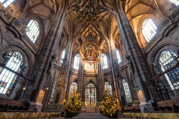 Nuremberga, Alemanha - 30 de dezembro de 2016: Igreja de St. Lorenz — Fotografia de Stock