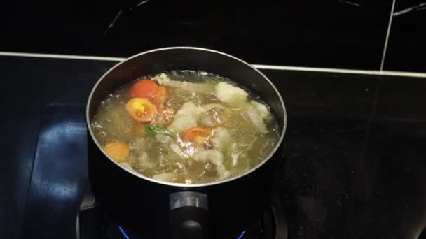 Pan boiling soup pork water cooking stove — Stock Footage Pan boiling soup pork water cooking stove Royalty Free Stock Video