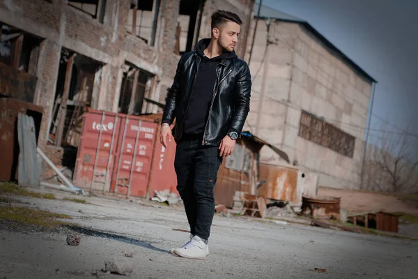 Terk edilmiş eski fabrika