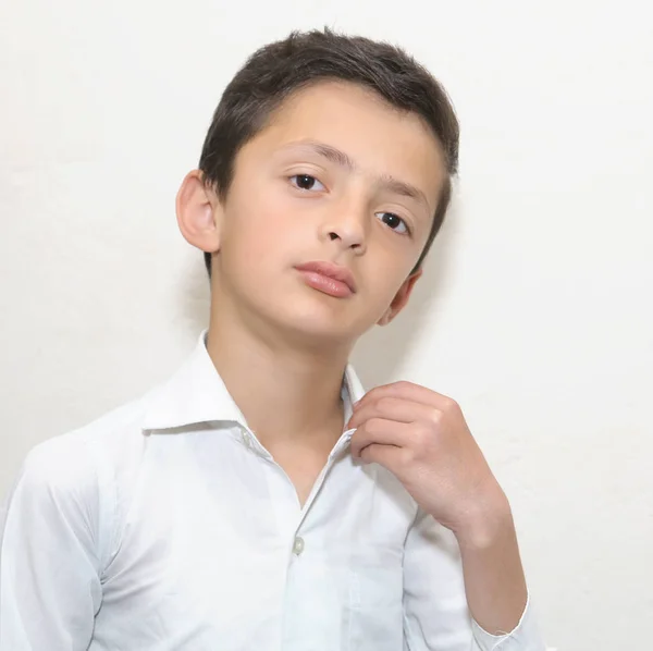 Boy with a blank billboard — Stock Photo, Image