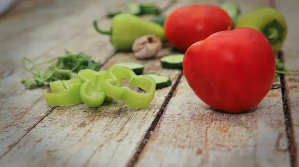  Sağlıklı gıda ve rustik ahşap arka plan için malzemeler