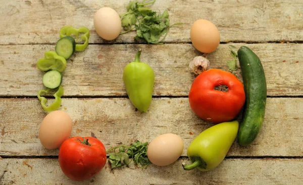  Sağlıklı gıda ve rustik ahşap arka plan için malzemeler