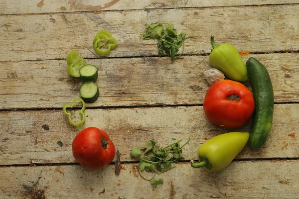  Sağlıklı gıda ve rustik ahşap arka plan için malzemeler