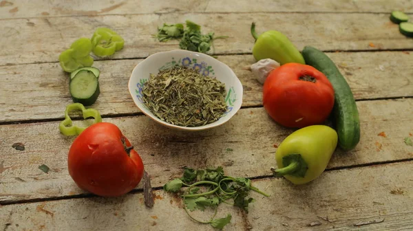  Sağlıklı gıda ve rustik ahşap arka plan için malzemeler