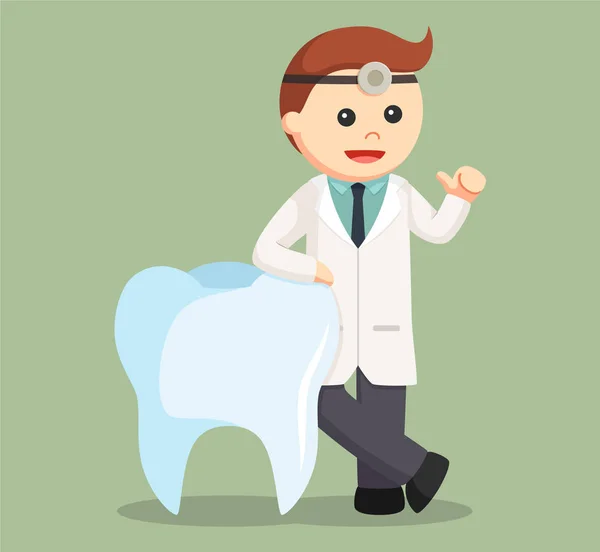 Tandläkare som står bredvid stora tand — Stock vektor