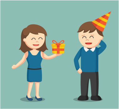 onun erkek arkadaşı doğum günü hediyesi veren kız