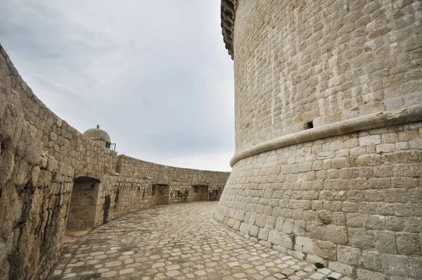 Murallas del casco antiguo de Dubrovnik. Torre Minceta - Juego de Tronos escenas de cine — Foto de Stock