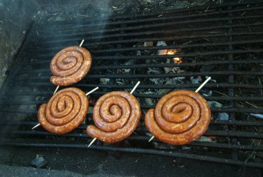 Izgara sosis pişirme haddelenmiş