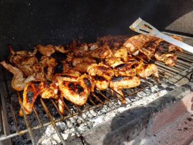 Barbekü tavuk kanadı ızgara