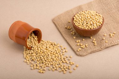 Kavanozda soya fasulyesi