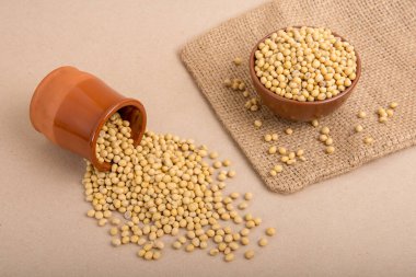 Kavanozda soya fasulyesi